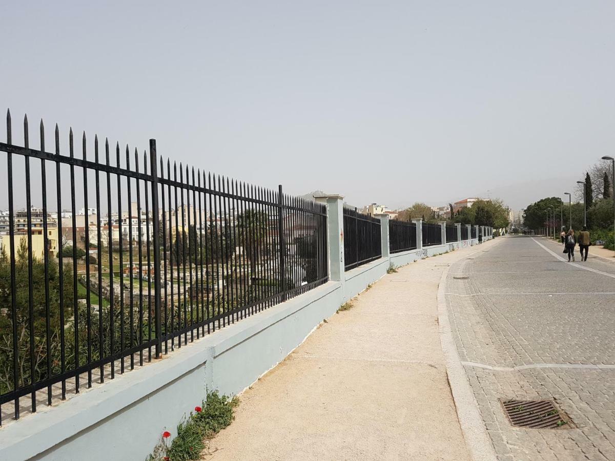 John Beauty 50m2, Metro And Acropolis 5'